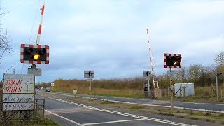 Wallingford Level Crossing Cholsey amp Wallingford Railway Oxfordshire [upl. by Enrobyalc394]